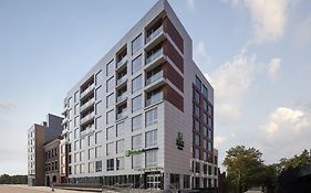 Holiday Inn Express & Suites Woodside Laguardia Airport